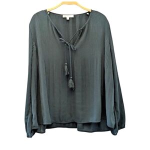 Daniel Rainn Forest Green Crinkle Long Sleeve Tassel Blouse Small
